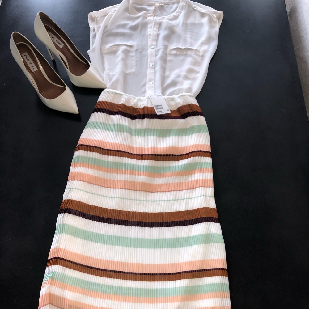 Pleated Stripped Midi Skirt
